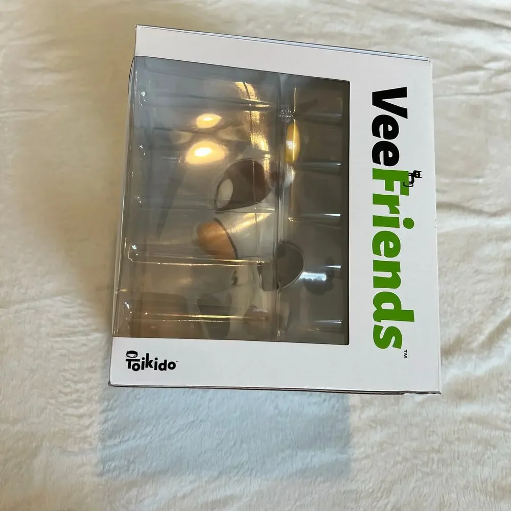 VeeFriends Common Sense Cow Figure Macy’s Exclusive Gary Vee Collectible Toy
